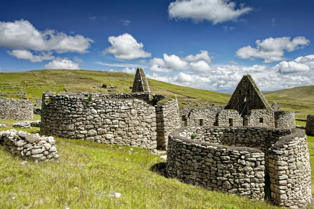 Muro de los 12 ángulos en la calle Hatun Rumiyoc, Cusco, ejemplo de ingeniería inca